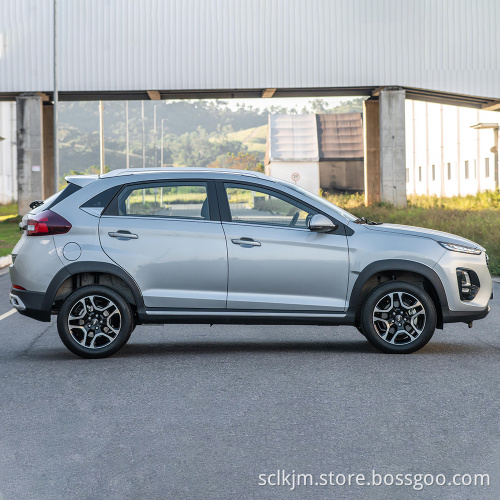 La fabbrica cinese vende direttamente veicoli a combustibile urbano della serie 3x Chery Ruihu 3x con spostamento da 1,5 litri, una SMA a 5 porte a 5 posti